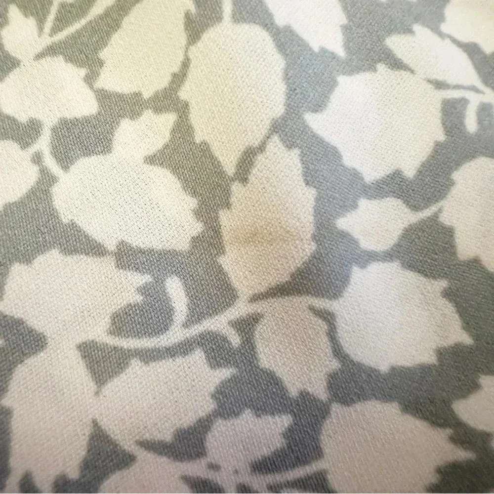 Abercrombie and Fitch •White and blue leaf print tank top size medium - Picture 12 of 12
